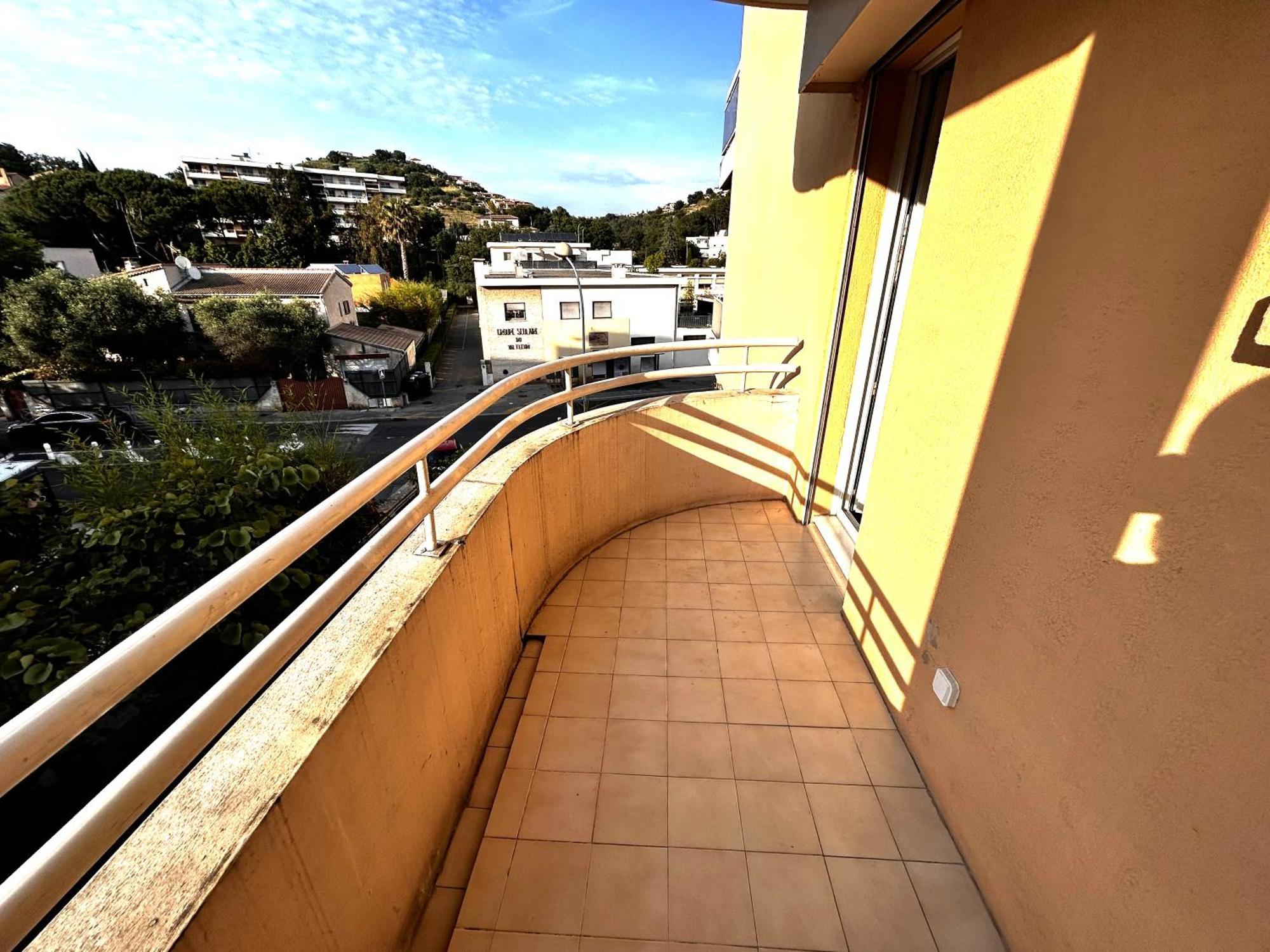 Superbe Studio Climatise Avec Terrasse Proche Mer Cagnes-sur-Mer Luaran gambar